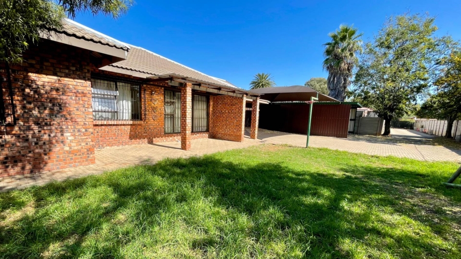 4 Bedroom Property for Sale in Wilgehof Free State